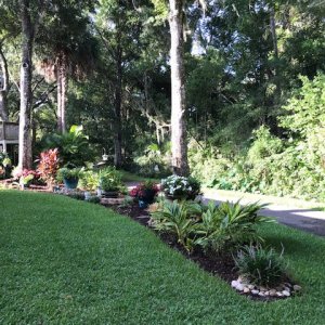 walkway-behind-hickory-lane